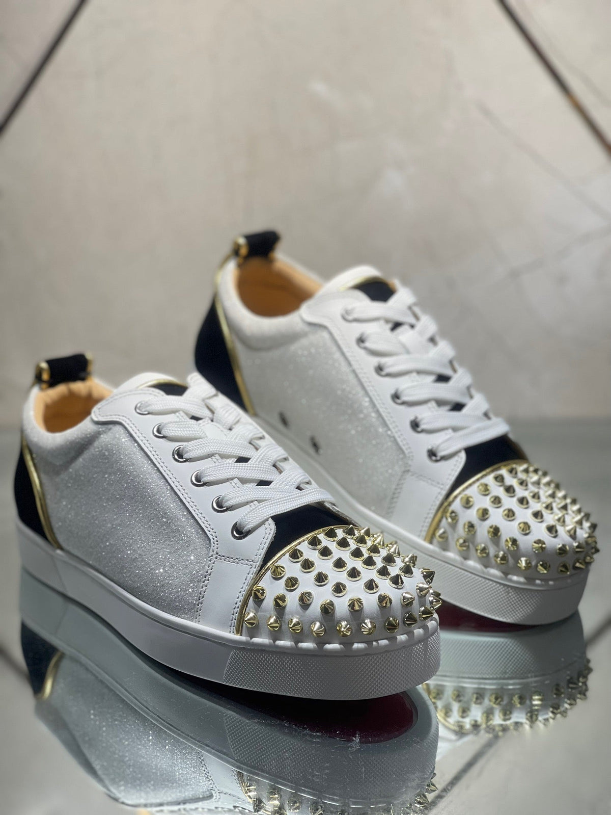 Sneakers & Shoes