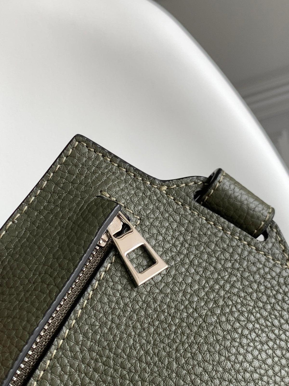 LO Sling Bag