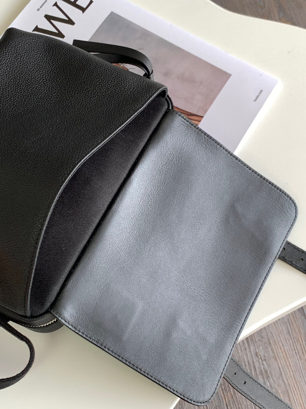 LO Messenger Bag