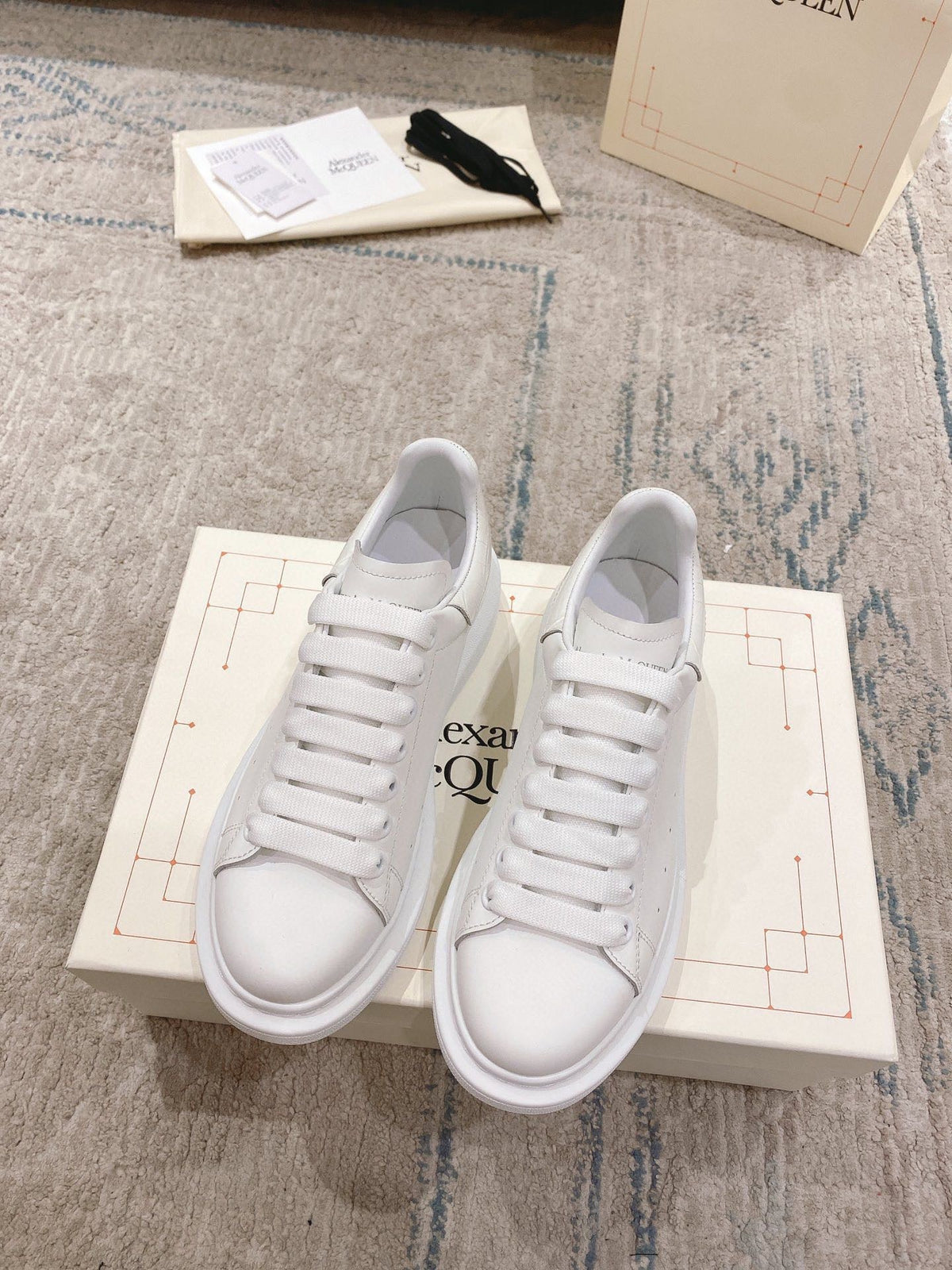 Sneakers & Shoes