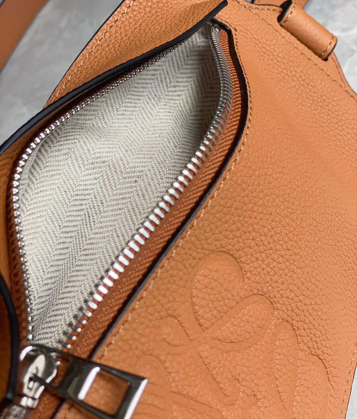 LO Sling Bag