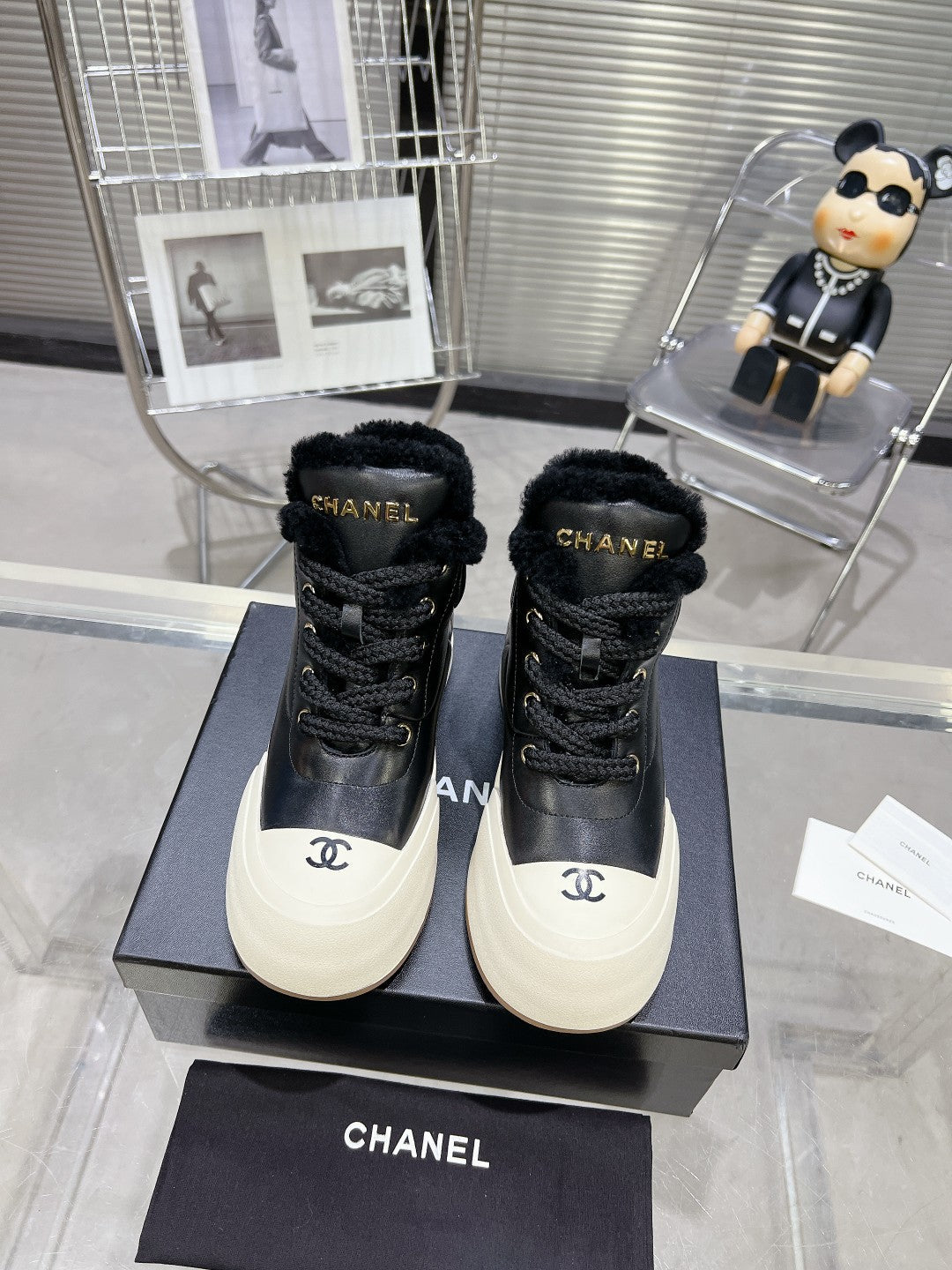 MARTIN BOOTS IN BLACK CALFSKIN AND LAMB FUR LINING