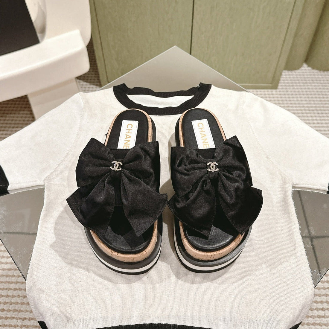 CC SLIPPERS WITH SILK BOW IN BLACK COWHIDE