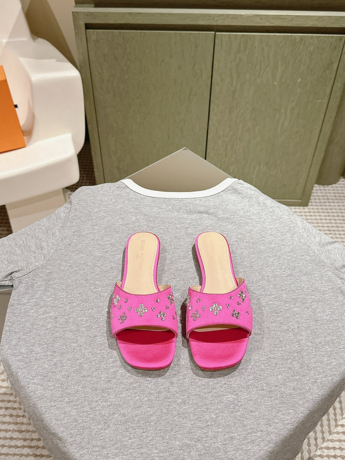 LV WOMEN FLAT MULE IN DEEP PINK SATIN WITH RHINESTONE
