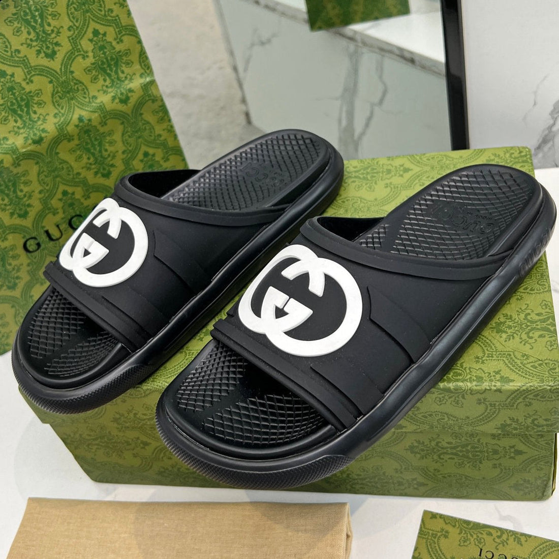 PLATFORM SLIPPERS IN BLACK IMPORTED TPU