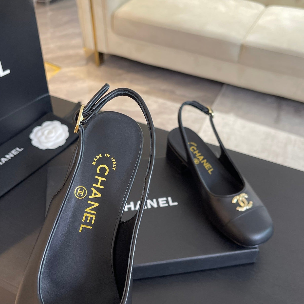 CC SLINGBACKS IN BLACK CALFSKIN