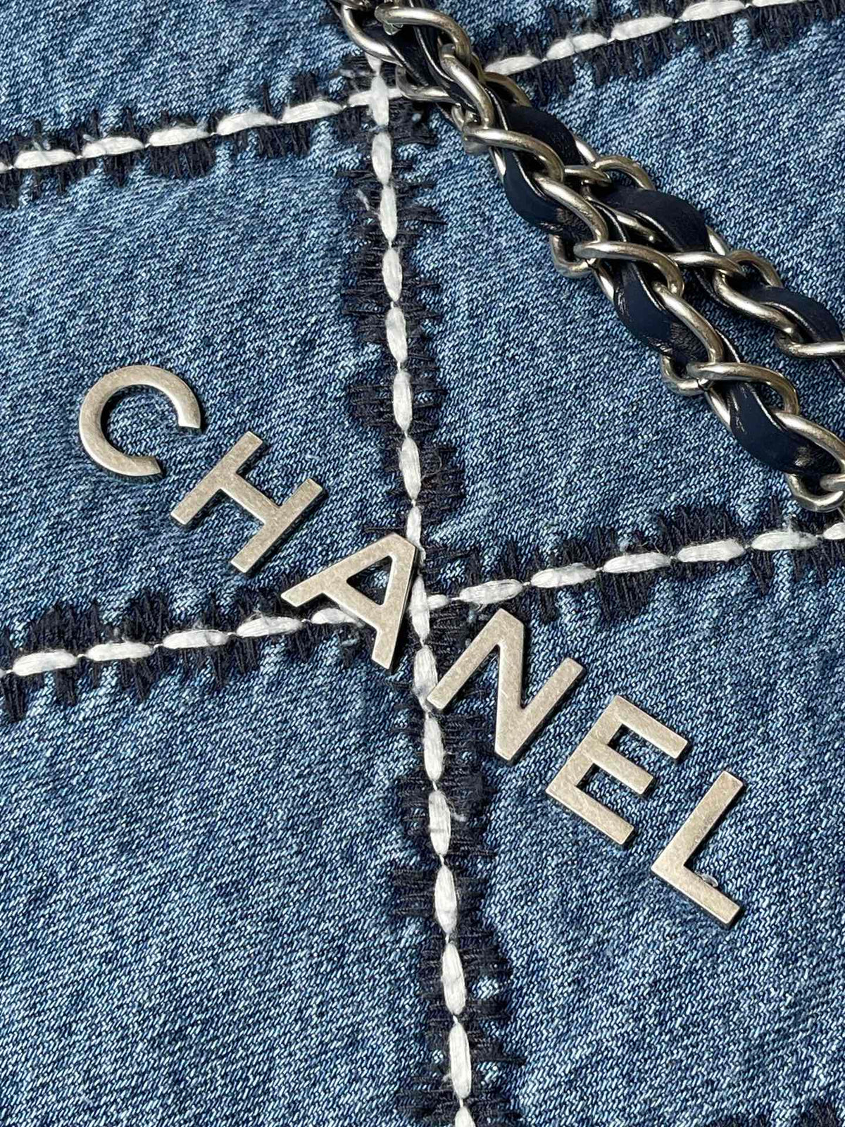 CC MEDIUM 37 CROSSBODY BAG IN BLUE DENIM WITH CHAIN