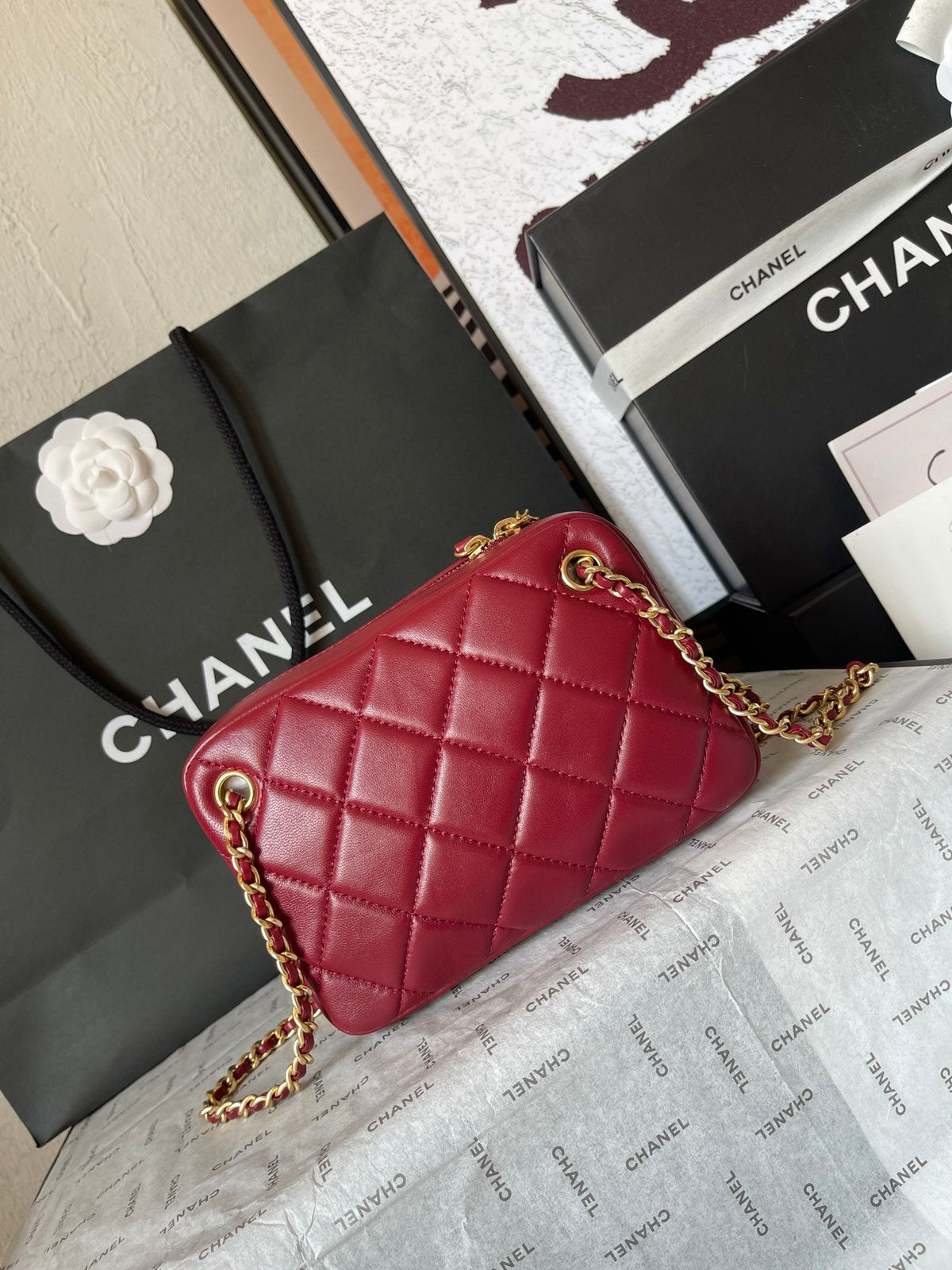 CAMERA BAG 18 IN RED QUILTED LAMBSKIN DOUBLE C GOLD COIN