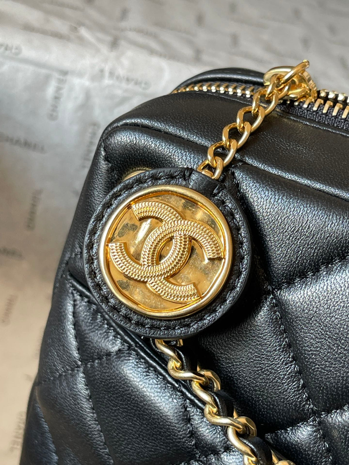 CAMERA BAG 24 IN BLACK QUILTED LAMBSKIN DOUBLE C GOLD COIN