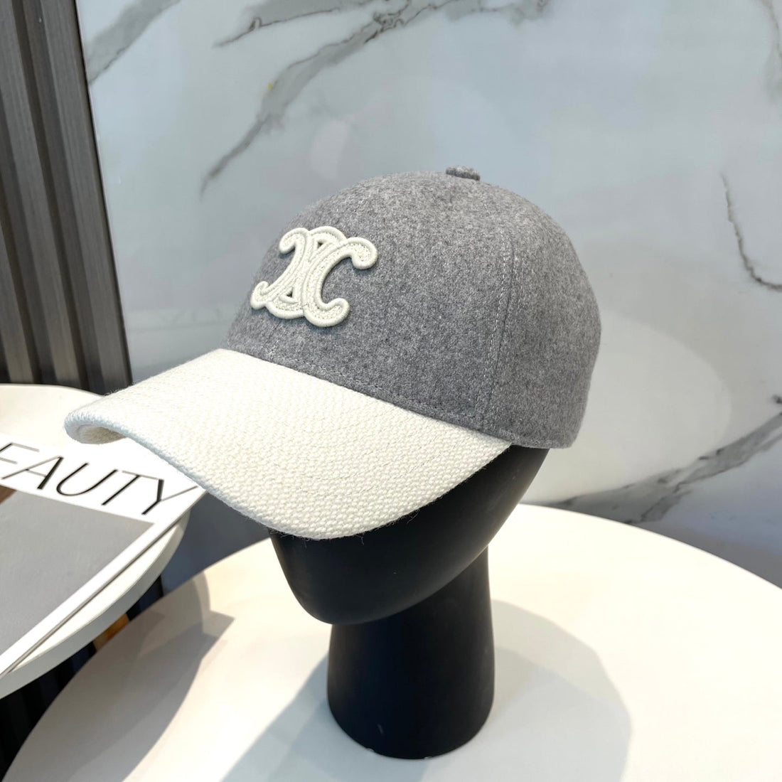 BASEBALL CAP MODEL 652410 IN WHITE AND GRAY FELTED FABRIC