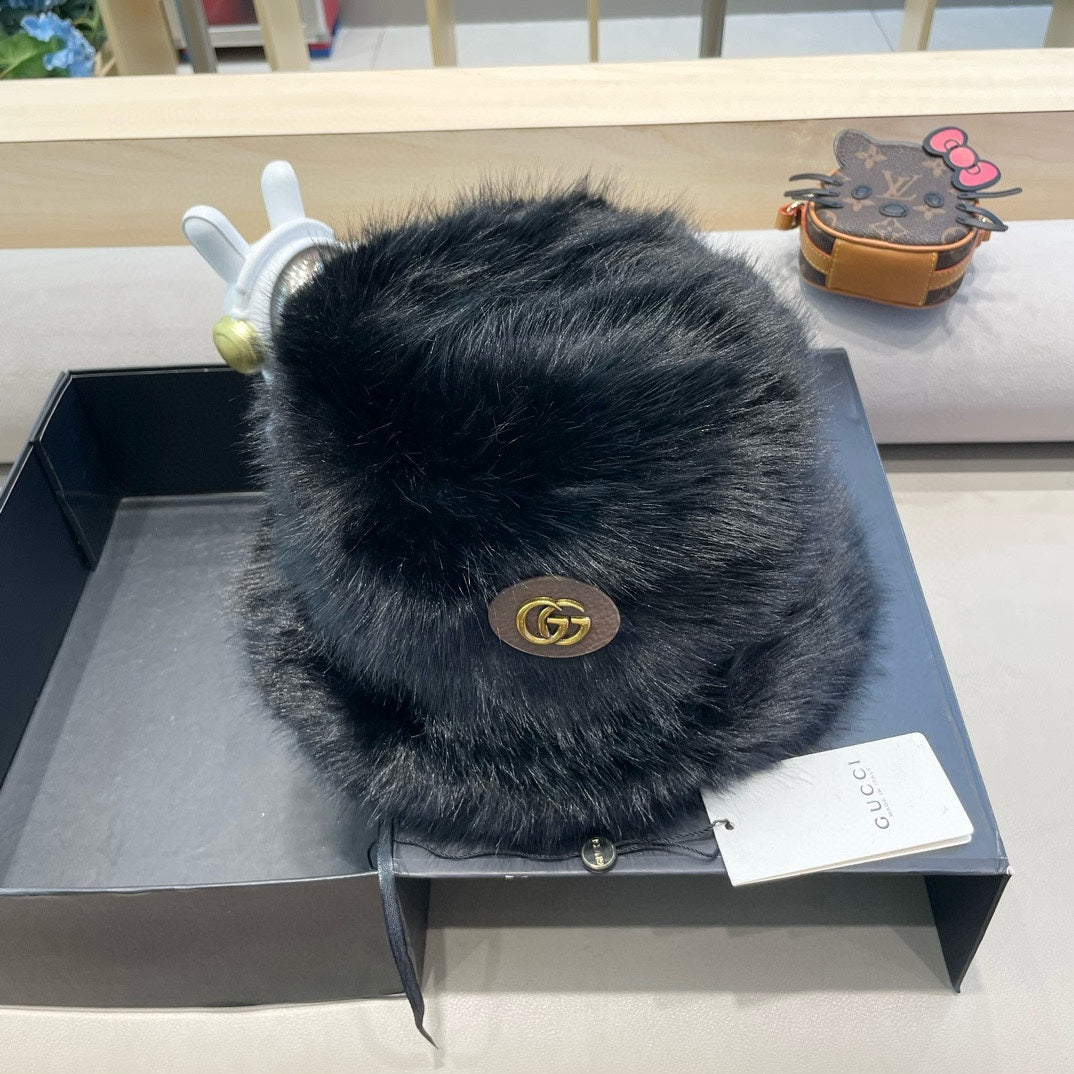 BUCKET HAT IN BLACK FOX FUR 404752