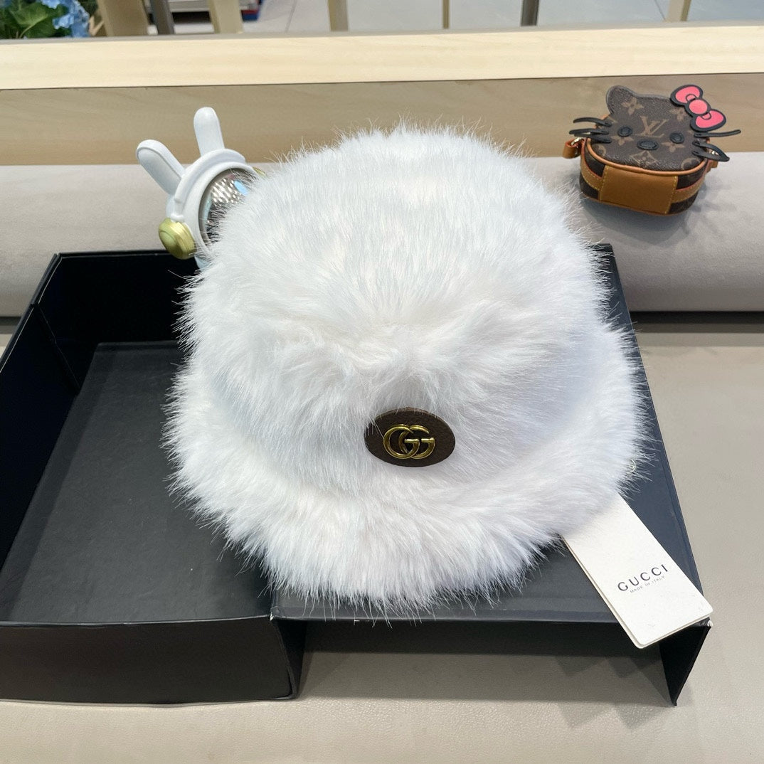 BUCKET HAT IN WHITE FOX FUR 404750