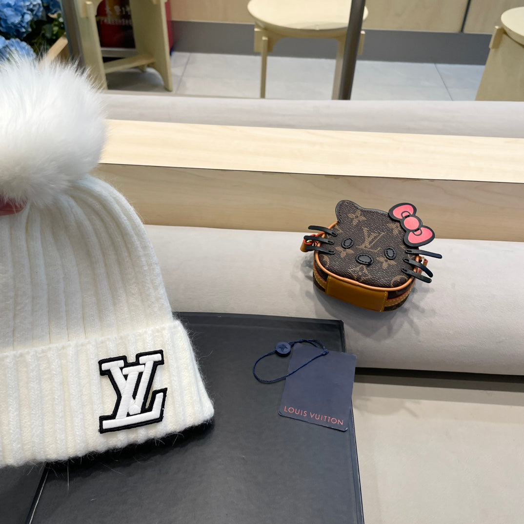 KNITTED BEANIE HAT IN WHITE WOOL 413368