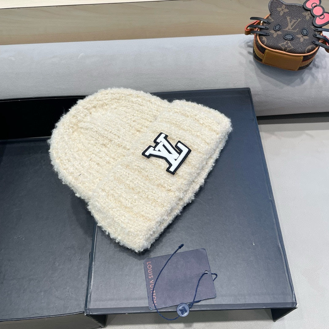 KNITTED BEANIE HAT IN LIGHT BEIGE WOOL 421267