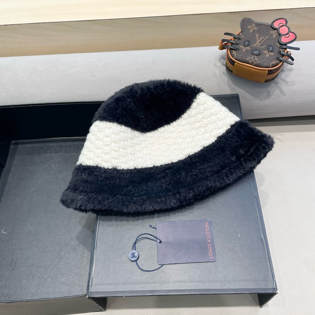 BUCKET HAT IN BLACK MIX WHITE WOOL 421038