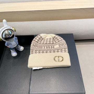 KNITTED BEANIE HAT IN BEIGE CASHMERE WOOL 422480