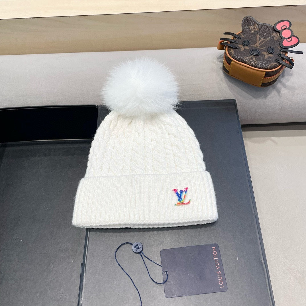 KNITTED BEANIE HAT IN WHITE WOOL 426215