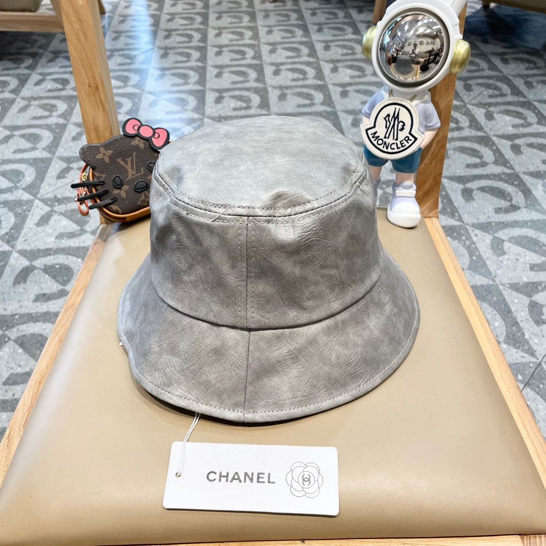 BUCKET HAT IN PASTEL GRAY CALFSKIN 431730