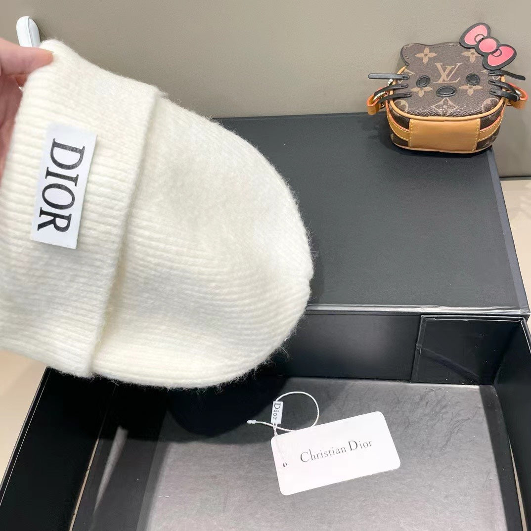 KNITTED BEANIE HAT IN WHITE WOOL AND RABBIT FUR 439676