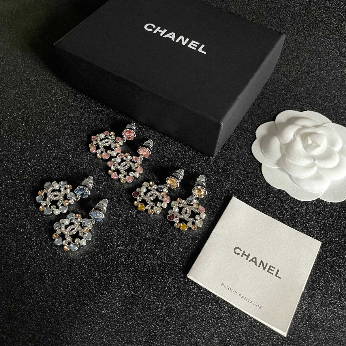 DOUBLE C STUD EARRINGS IN SILVER METAL WHITE & PINK STONES