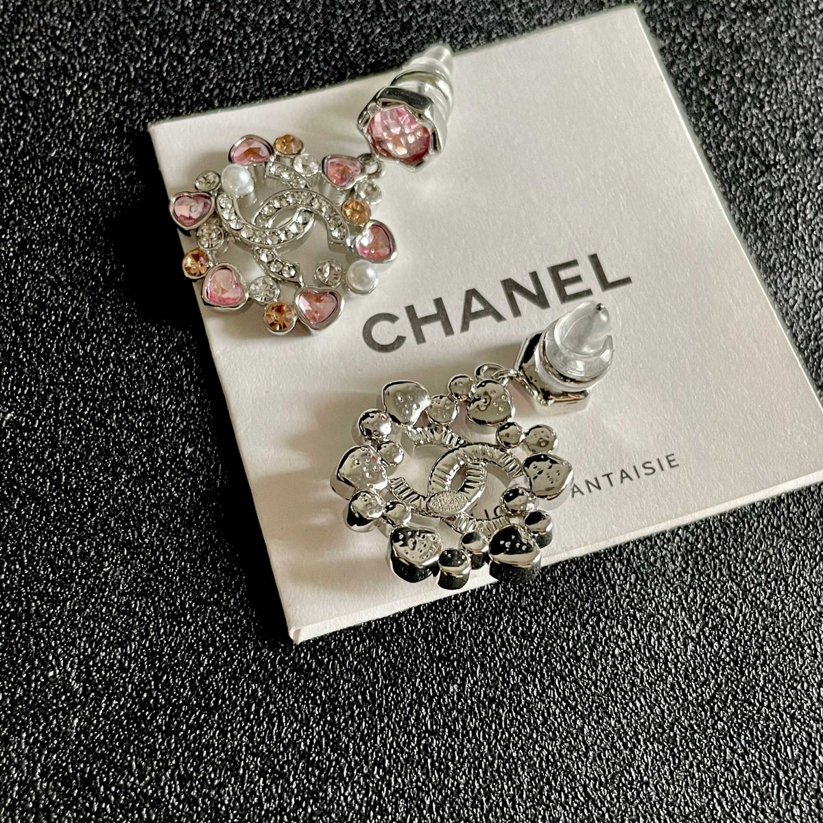 DOUBLE C STUD EARRINGS IN SILVER METAL WHITE & PINK STONES