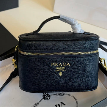 VANITY CASE BAG 19 IN BLACK CALFSKIN GOLD HARDWARE