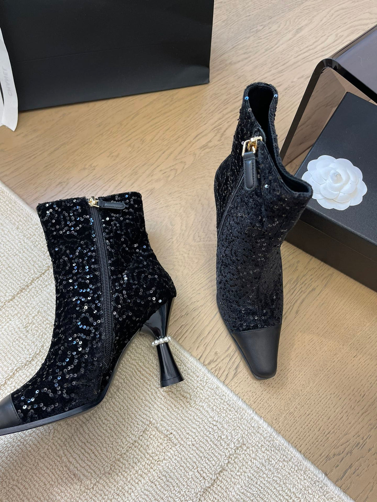 BONGADE BOOTS IN BLACK CALFSKIN AND SEQUINS