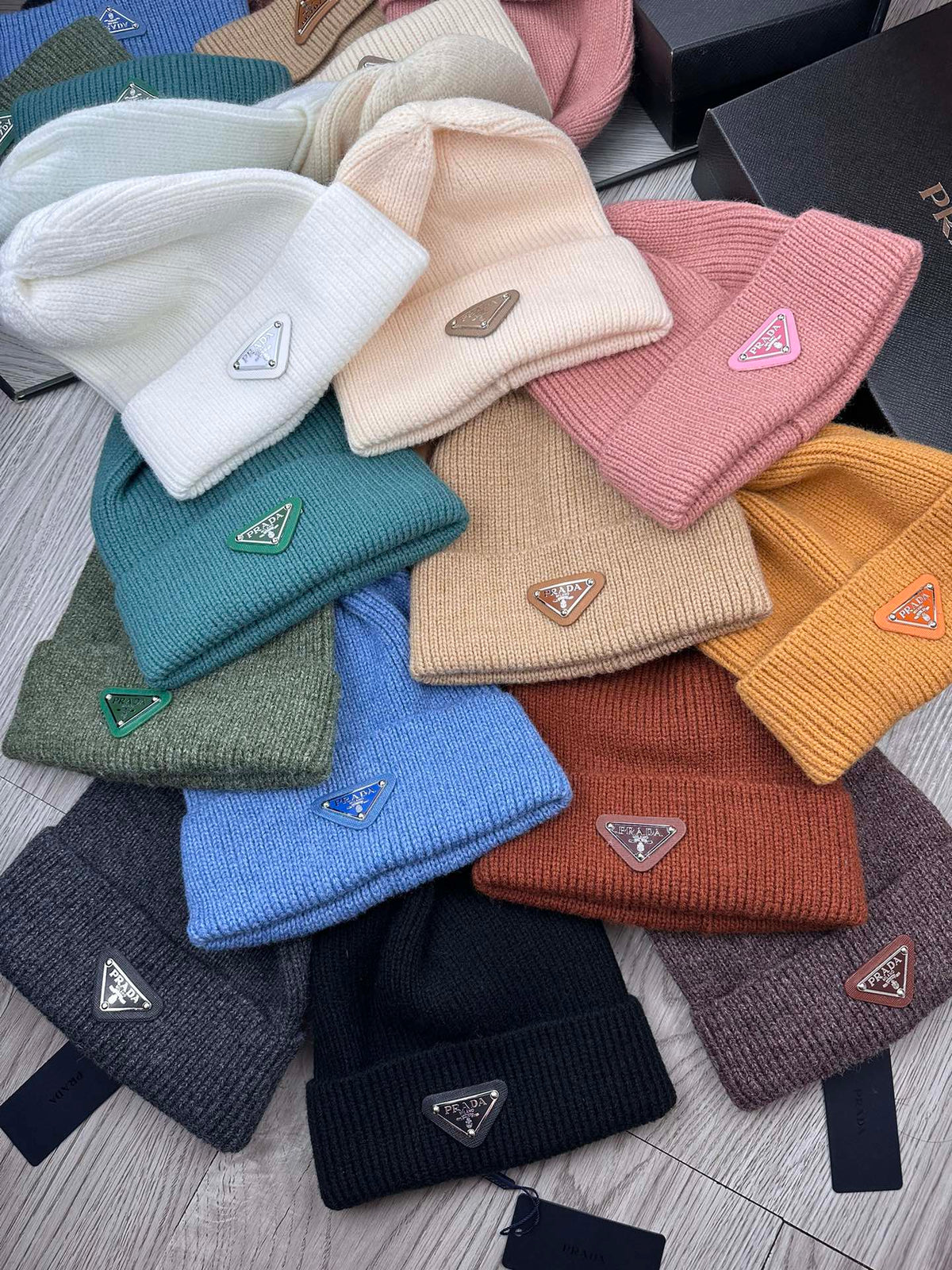 BEANIE HAT IN LIGHT BROWN WOOL 332402