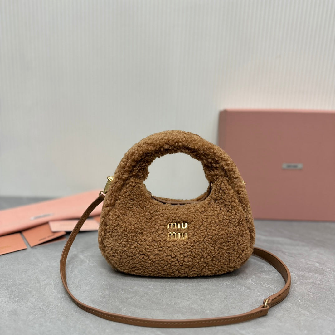 WANDER HOBO BAG 18 IN BROWN SHEARLING
