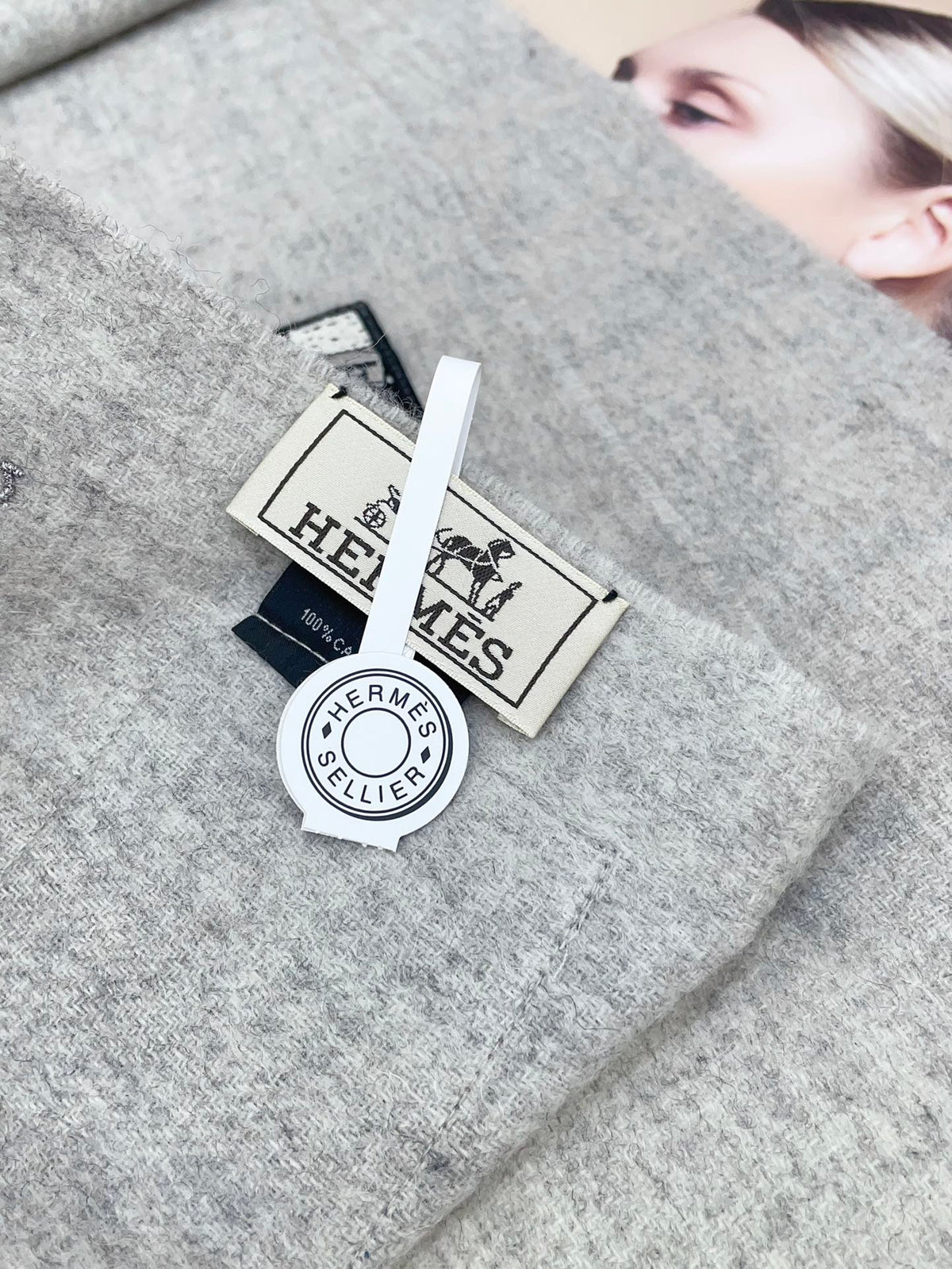 BADGES SOIE MUFFLER 180 CM SCRAF IN CLOUD GREY CASHMERE
