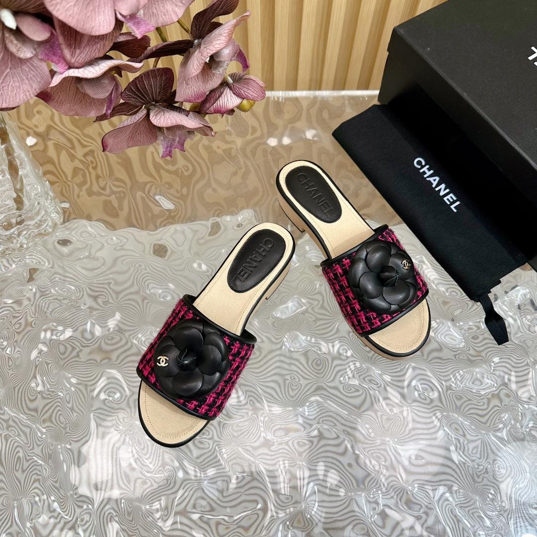 PLATFORM SLIPPERS WITH FLOWER IN BARBIE PINK MIX BLACK LAMBSKIN