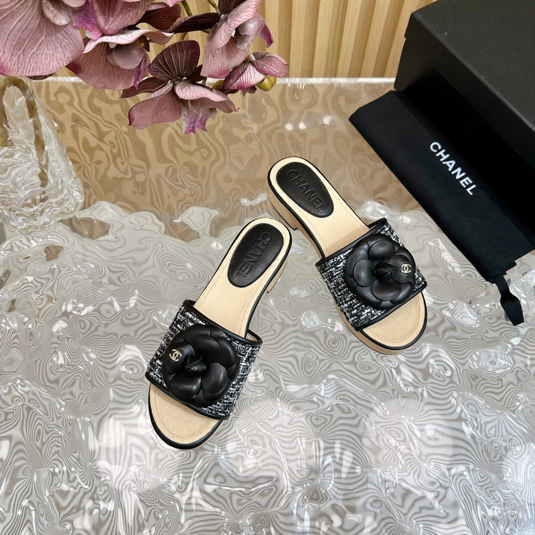 PLATFORM SLIPPERS WITH FLOWER IN BLACK LAMBSKIN