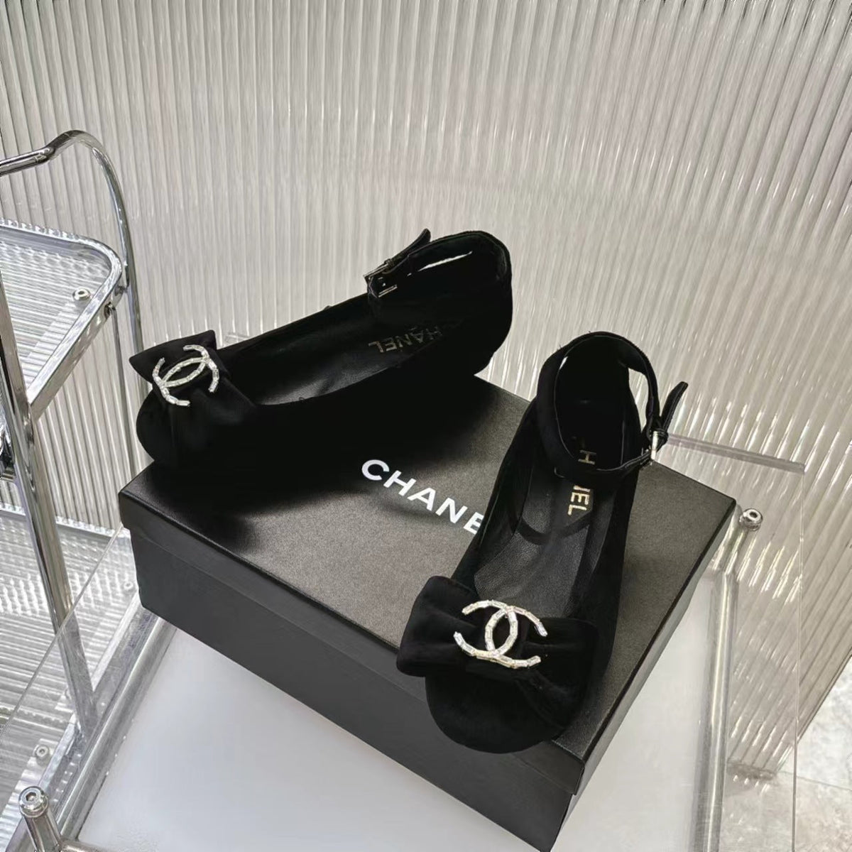 BOW MARY JANE SHOES IN BLACK VELVET