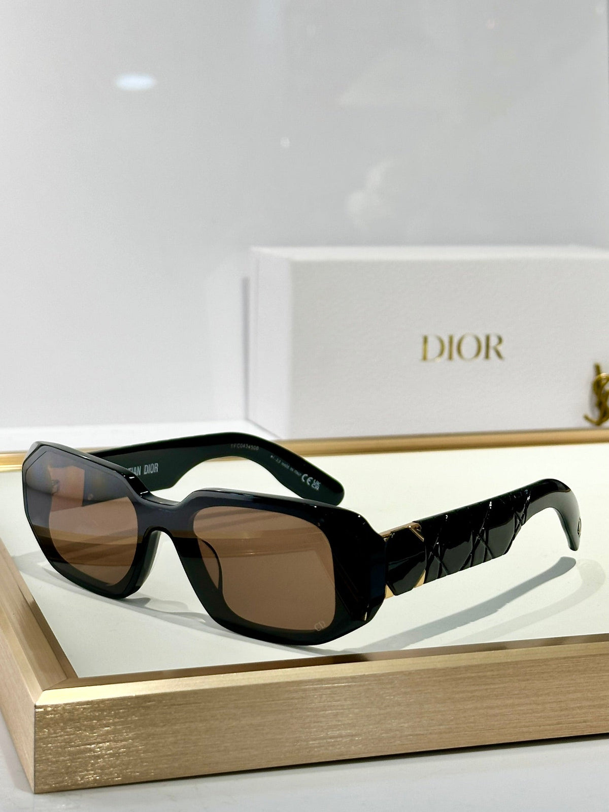 MONTAIGNE SUNGLASS LABY99.22 A3I IN ACETATE