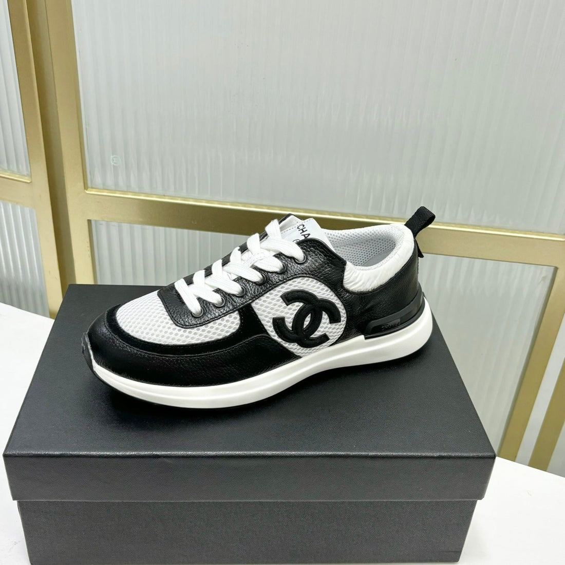SNEAKER IN BLACK CALFSKIN AND GREY BREATHABLE MESH