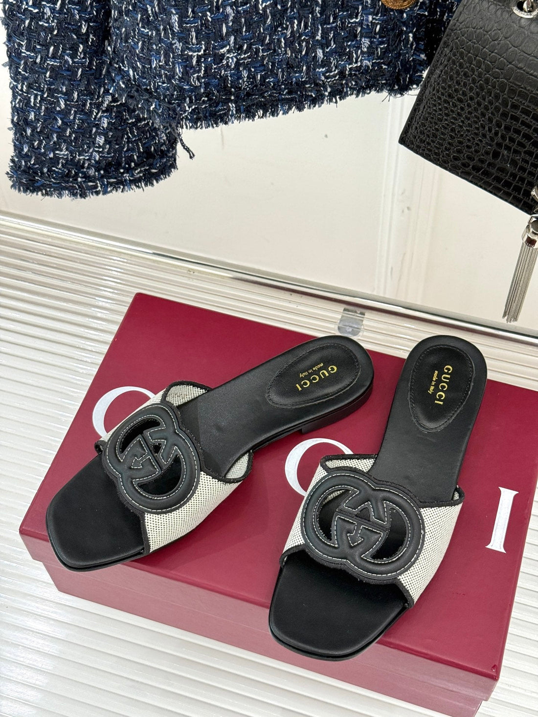 SLIDE SANDALS IN BLACK AND WHITE CALFSKIN
