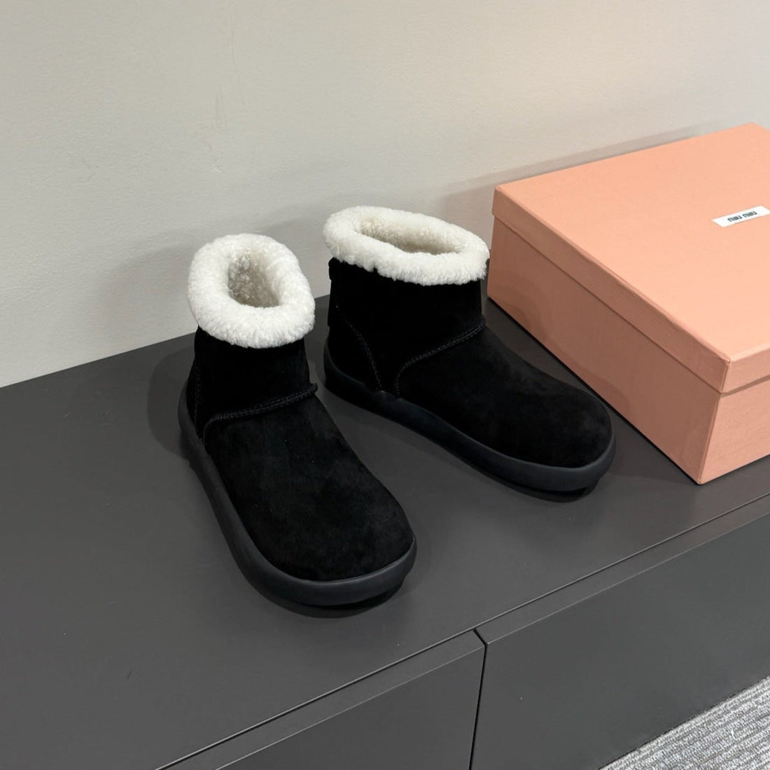ANKLE BOOTS IN BLACK SUEDE AND FLEECE LINING