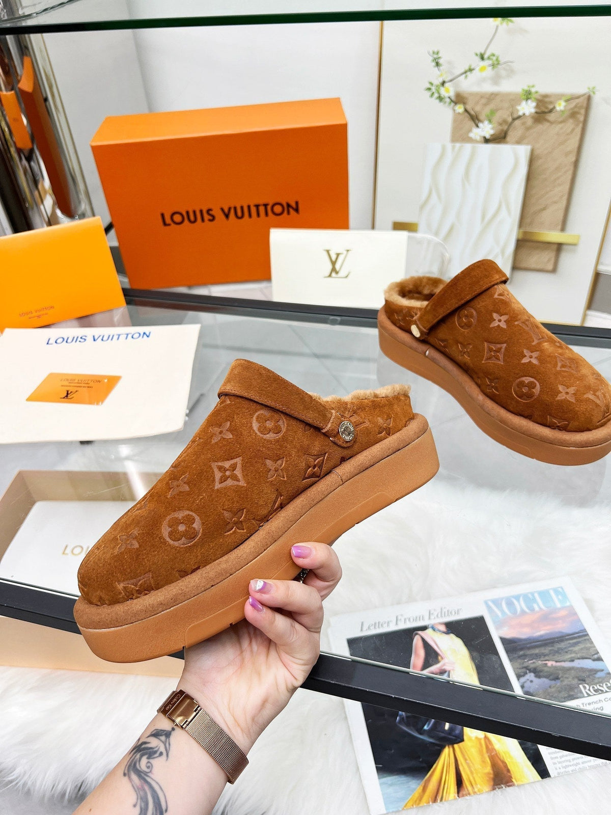 LV WOMEN'S COSY FLAT COMFORT CLOGS IN RUSSET BROWN MONOGRAM SUEDE
