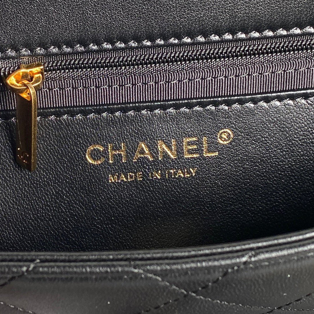 MEDIUM FLAP BAG 26 IN BLACK CALFSKIN GOLD DOUBLE C THICK CHAIN