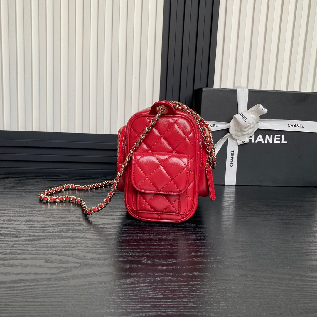 CAMERA BAG 24 IN RED SHINY CALFSKIN GOLD CHAIN