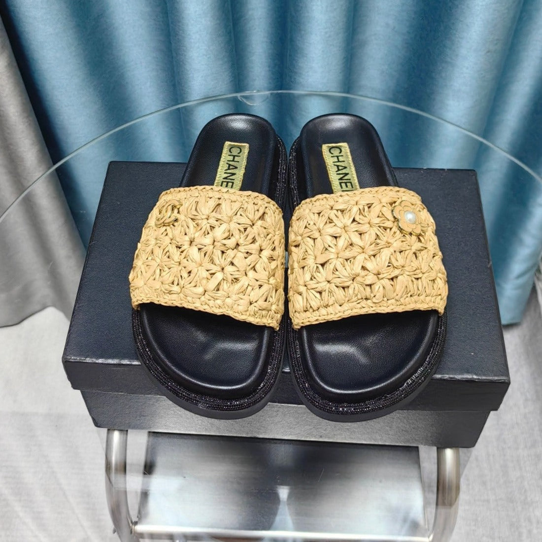 KNIT SLIPPERS IN DARK CREAM WOVEN SATIN AND BLACK SHEEPSKIN