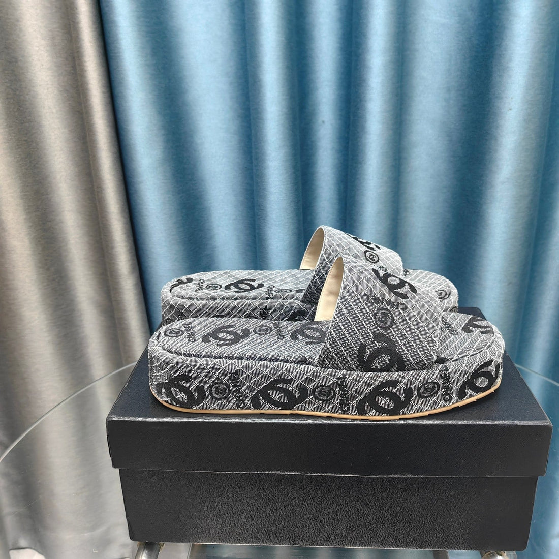 THICK-SOLE SLIPPERS GREY SATIN