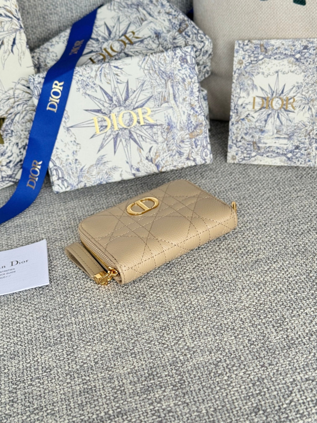 CARO SCARLET WALLET 11 IN BEIGE MACROCANNAGE CALFSKIN