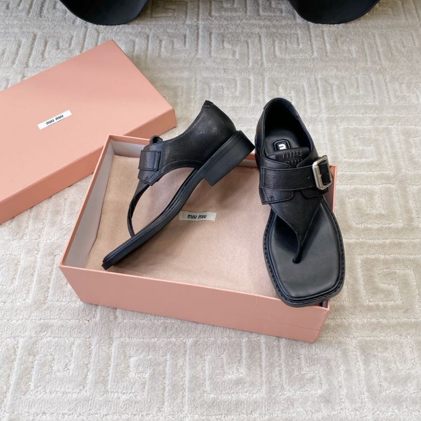 THONG SANDALS IN BLACK LAMBSKIN WITH SILVER BUCKLE
