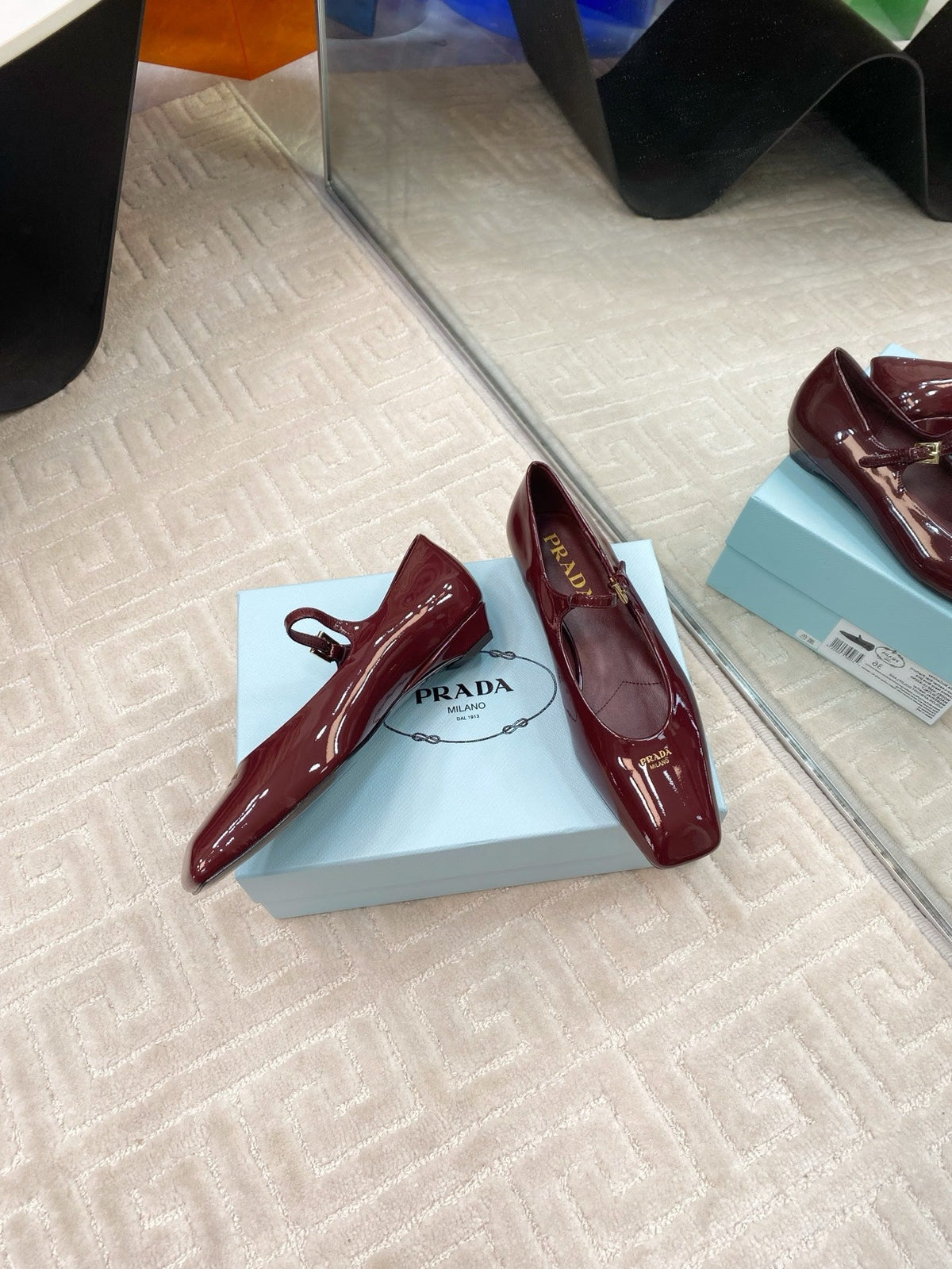 MARY JANE FLATS SQUARE TOE IN BURGUNDY RED PATENT SHEEPSKIN