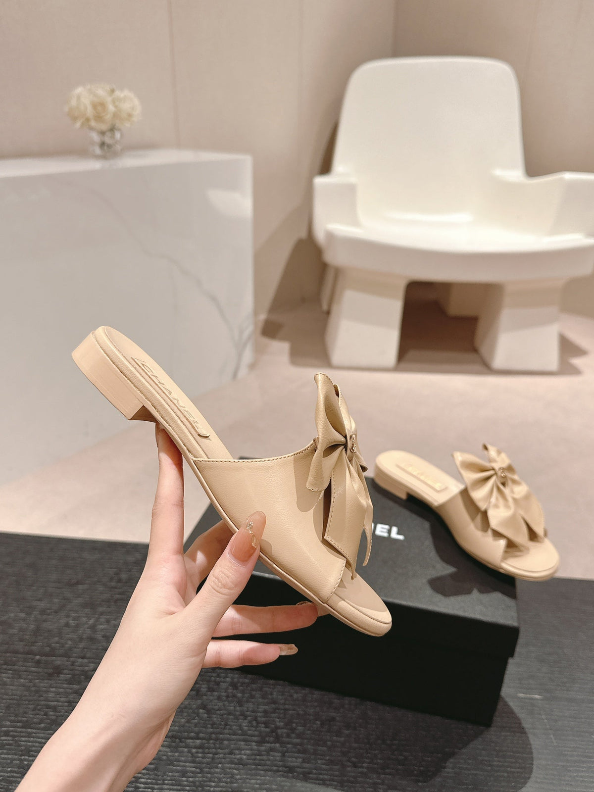 BOW LADY SLIPPERS BEIGE CREAM LAMBSKIN