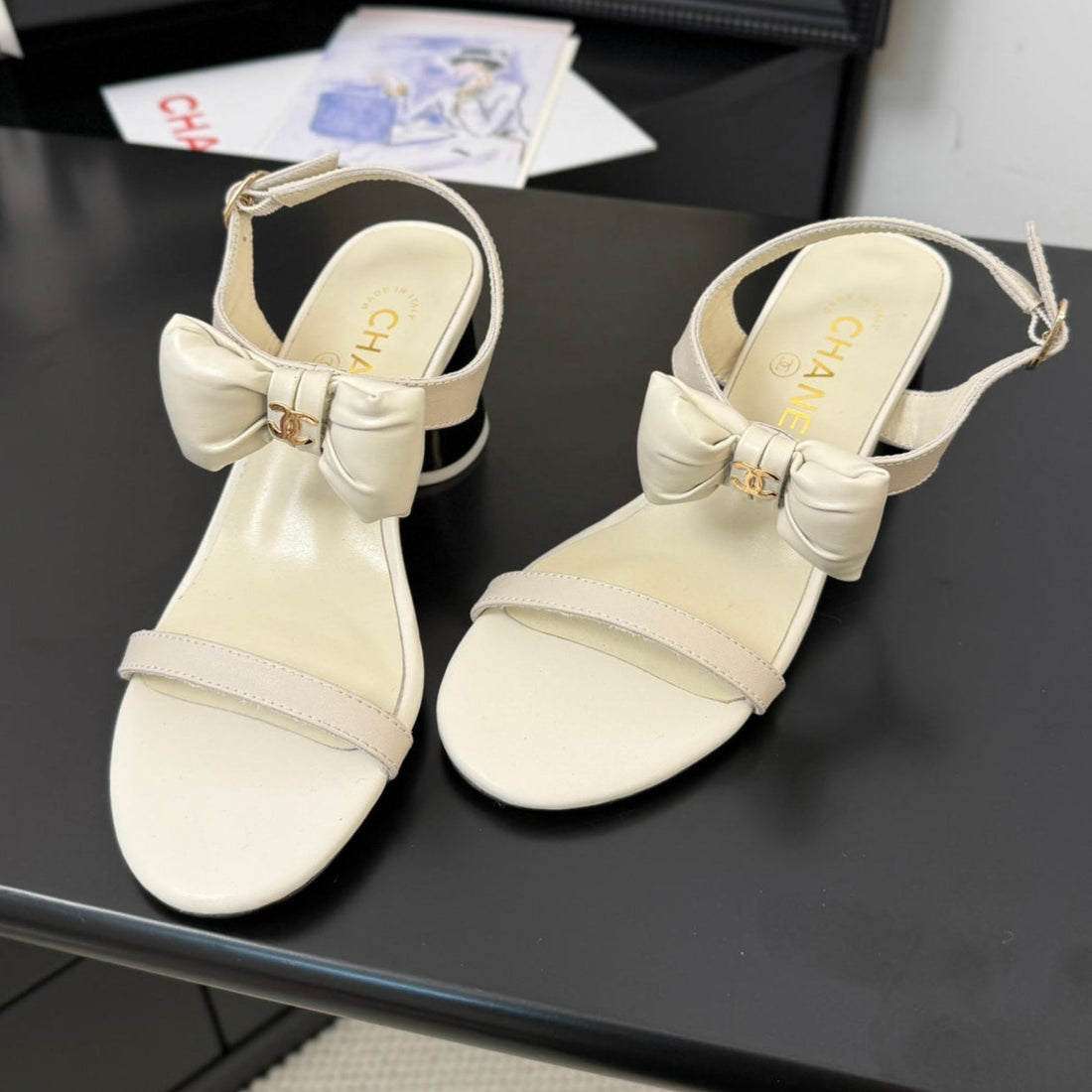 MID HEEL SANDALS IN WHITE CALFSKIN WITH BOW
