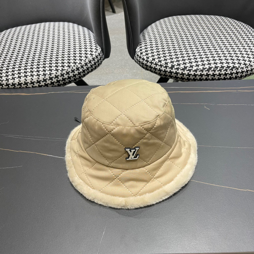 KNITTED BUCKET HAT IN BEIGE COTTON AND LAMB FUR 420922