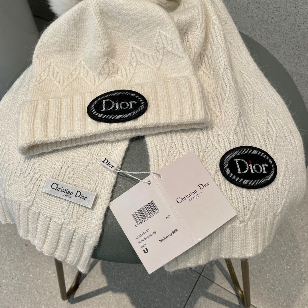 SET KNITTED SCARF AND HAT IN WHITE WOOL AND FOX FUR 434630