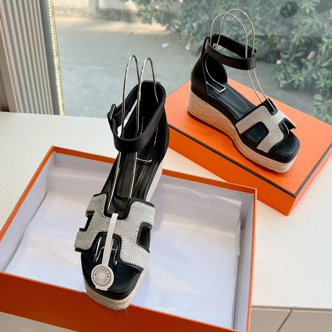 ELDA ESPADRILLE IN WHITE FABRIC AND BLACK CALFSKIN